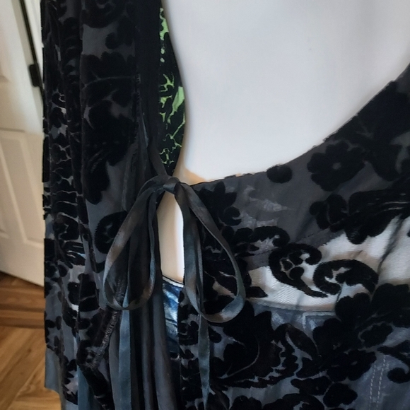 Soft Surroundings Velvet Lace Burnout Kimono with Fringed Hem and Tie Waist. - Picture 2 of 15